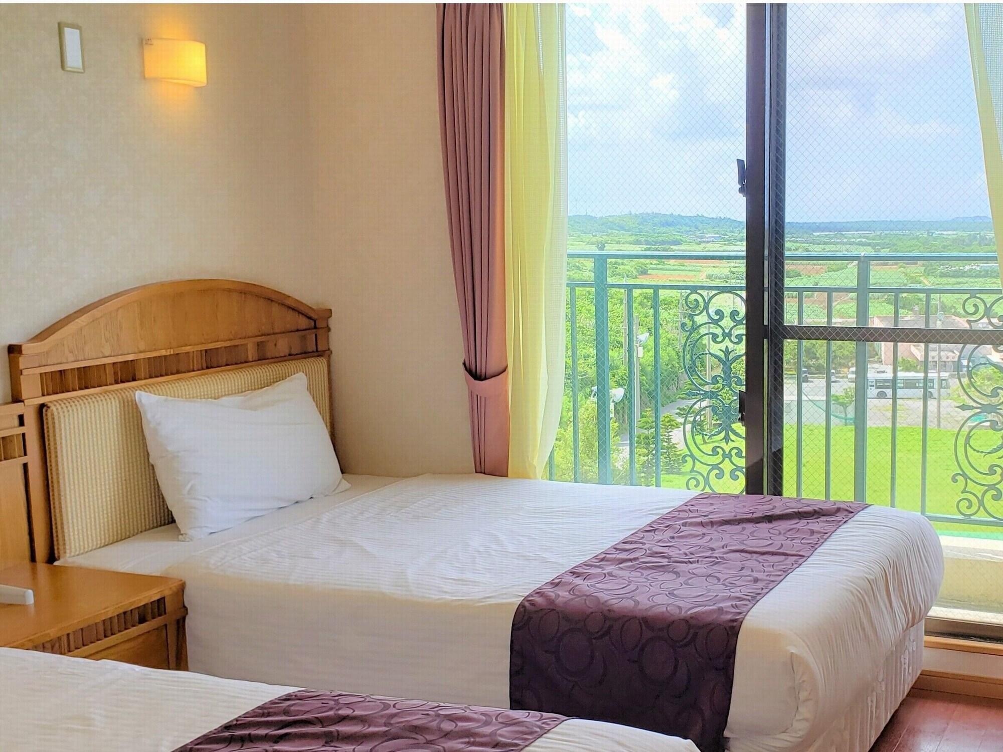 Hotel Castlevillage Miyakojima Esterno foto