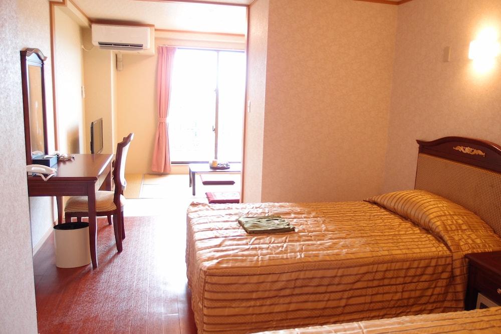 Hotel Castlevillage Miyakojima Esterno foto