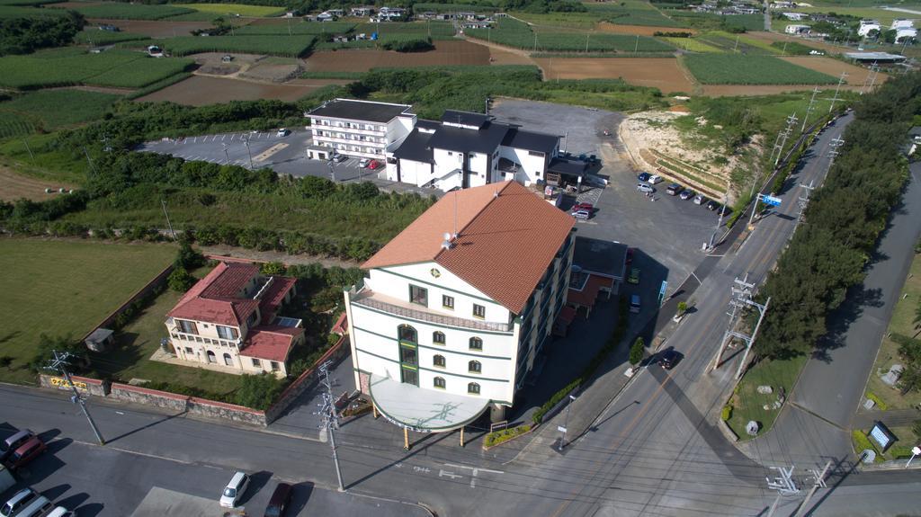 Hotel Castlevillage Miyakojima Esterno foto
