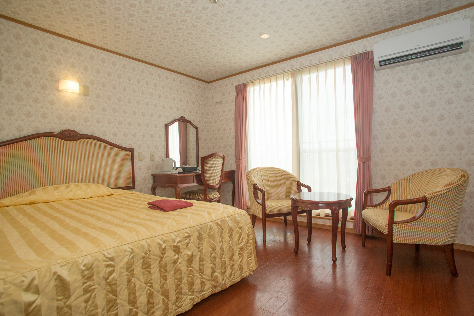 Hotel Castlevillage Miyakojima Esterno foto