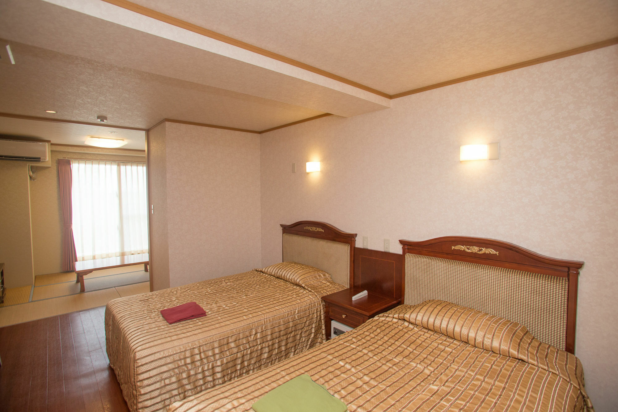 Hotel Castlevillage Miyakojima Esterno foto